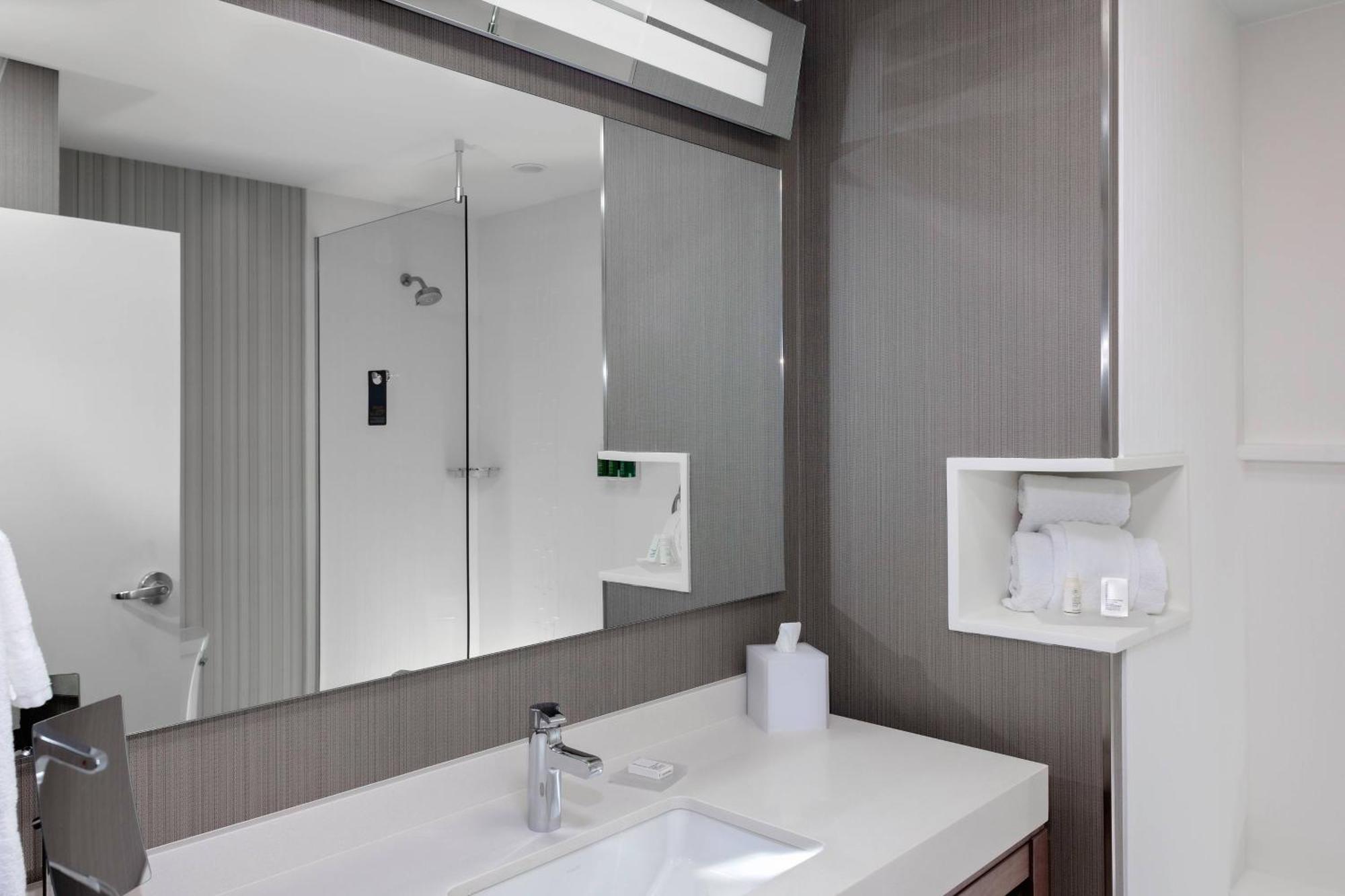 Courtyard Cincinnati Мейсън Екстериор снимка