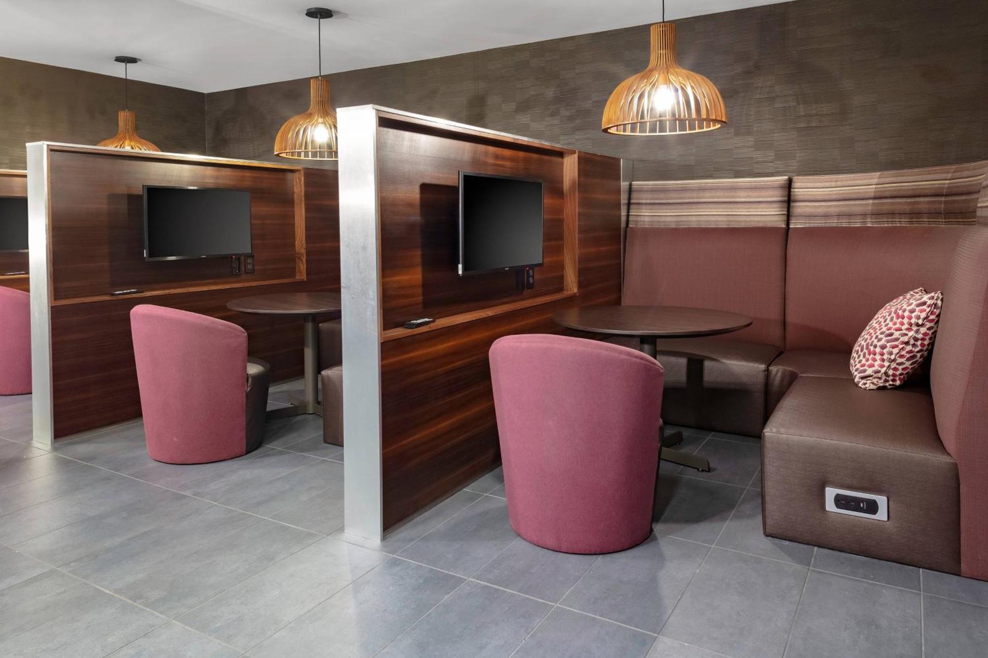 Courtyard Cincinnati Мейсън Екстериор снимка
