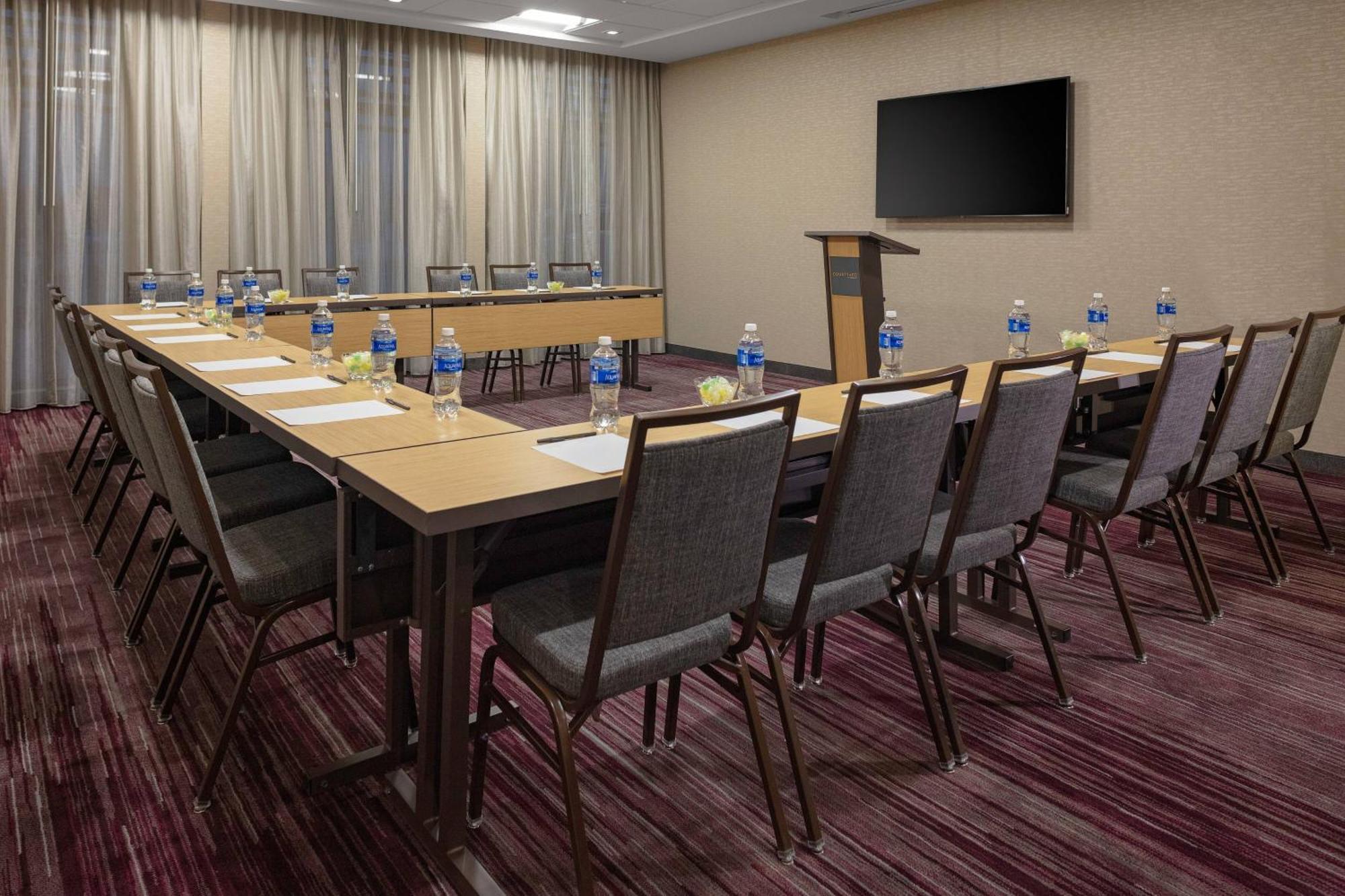 Courtyard Cincinnati Мейсън Екстериор снимка
